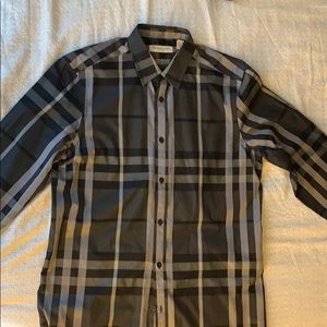 Burberry-Button Down